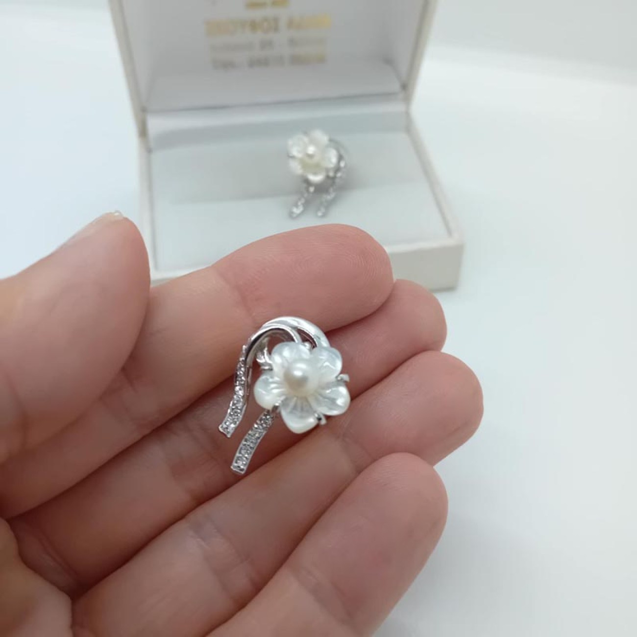 Σκουλαρίκια ΛΟΥΛΟΥΔΙΑ λευκόχρυσα με μαργαριτάρι