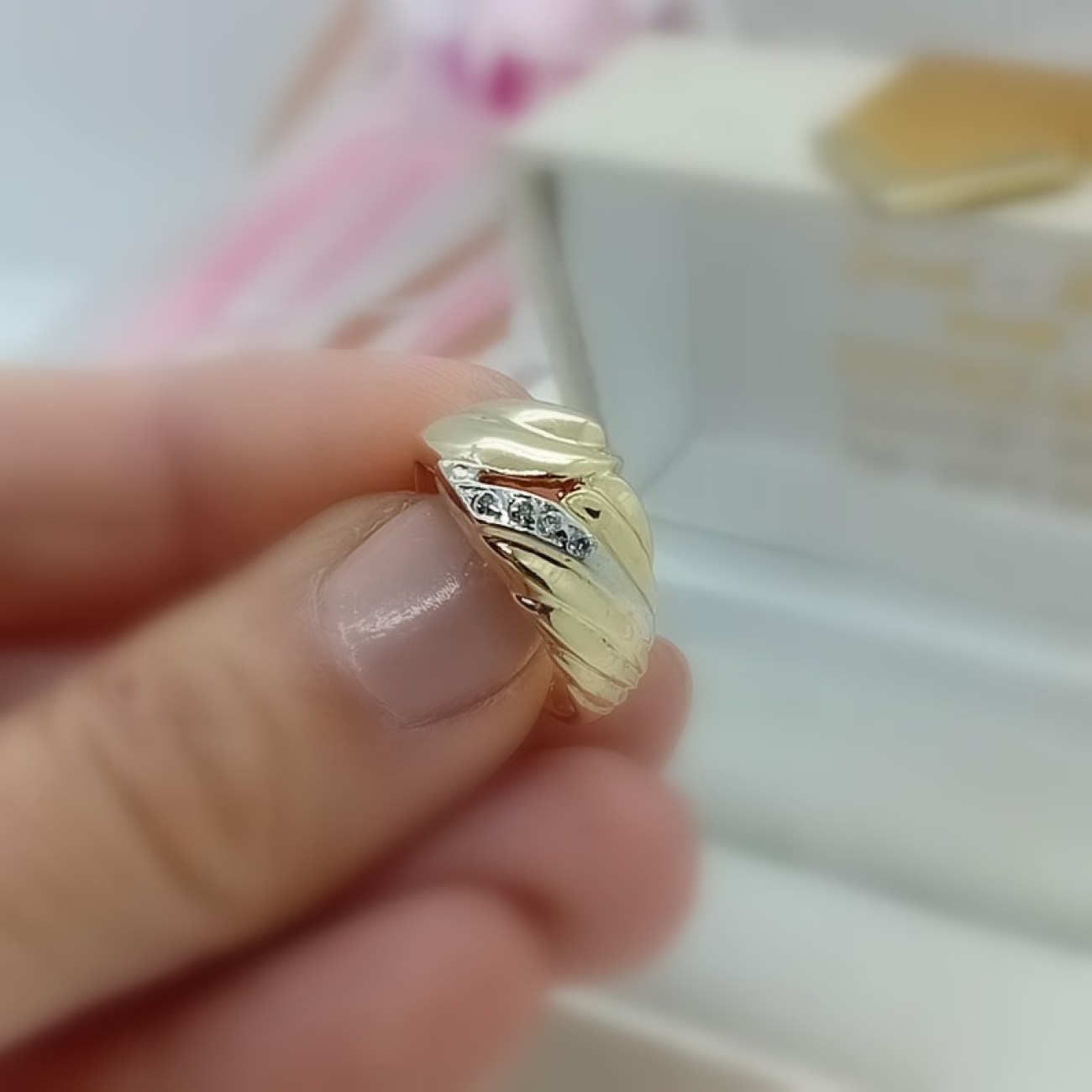 9e7874fc-399d-4a28-a9d0-1545b5f119b4