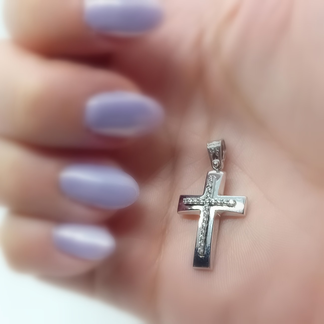 Μικρός γυναικείος λευκόχρυσος σταυρός Κ9 ζιρκόν