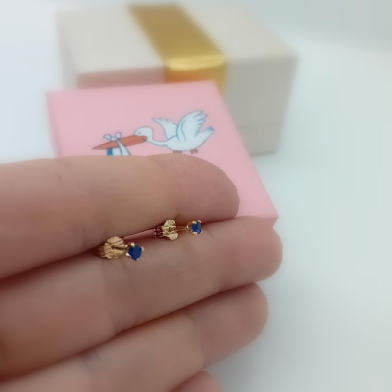 Σκουλαρίκια παιδικά πολύ μικρά χρυσά Κ14 με ΜΠΛΕ ζιργκόν