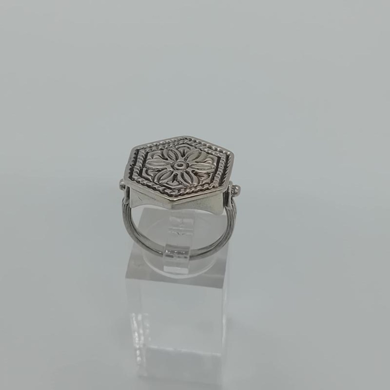 Δαχτυλίδι ασήμι πολύγωνο χαραγμένο