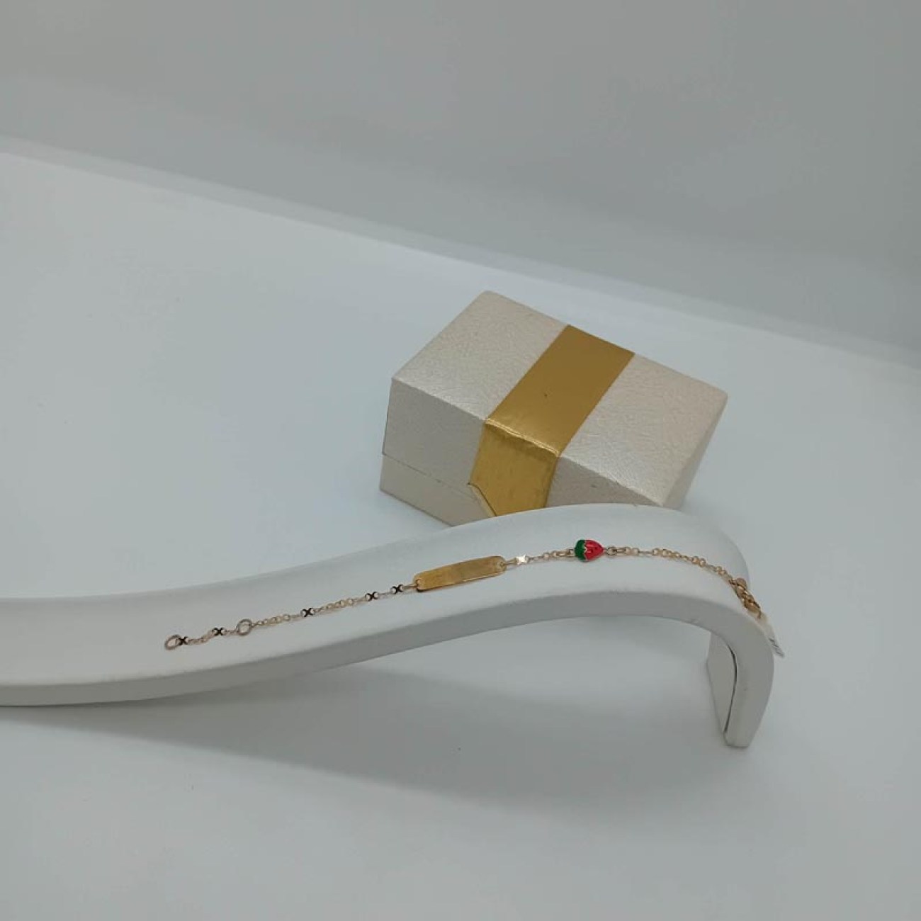 aa164943-253f-4a83-8d29-3e3fe44a0ef1