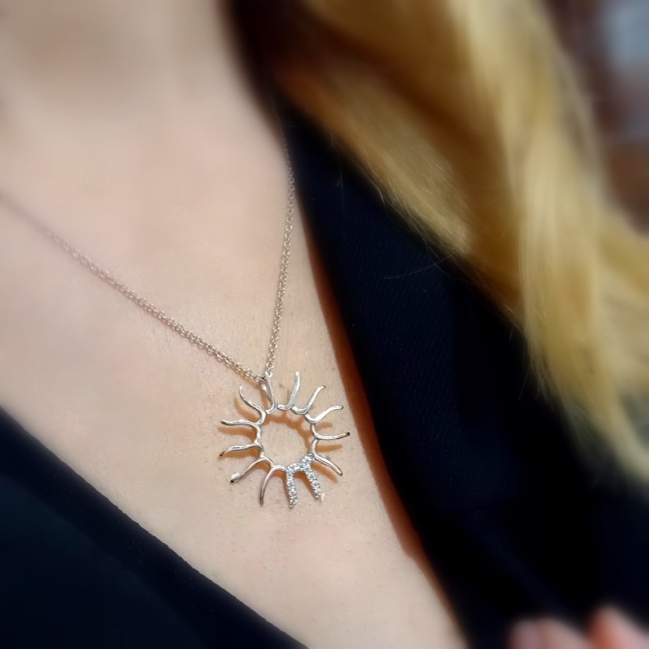 Λευκόχρυσος ήλιος 14 ΚΑΡΑΤΙΑ με αλυσίδα