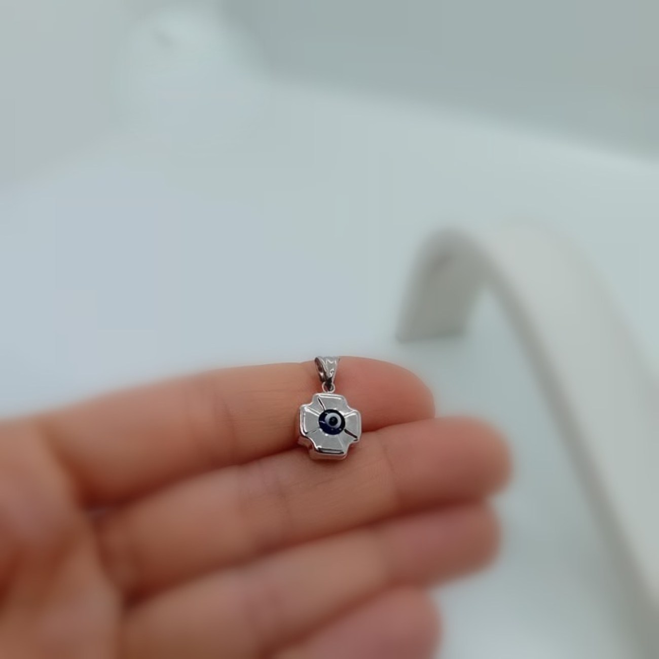 Λευκόχρυσο ματάκι σταυρός Κ14