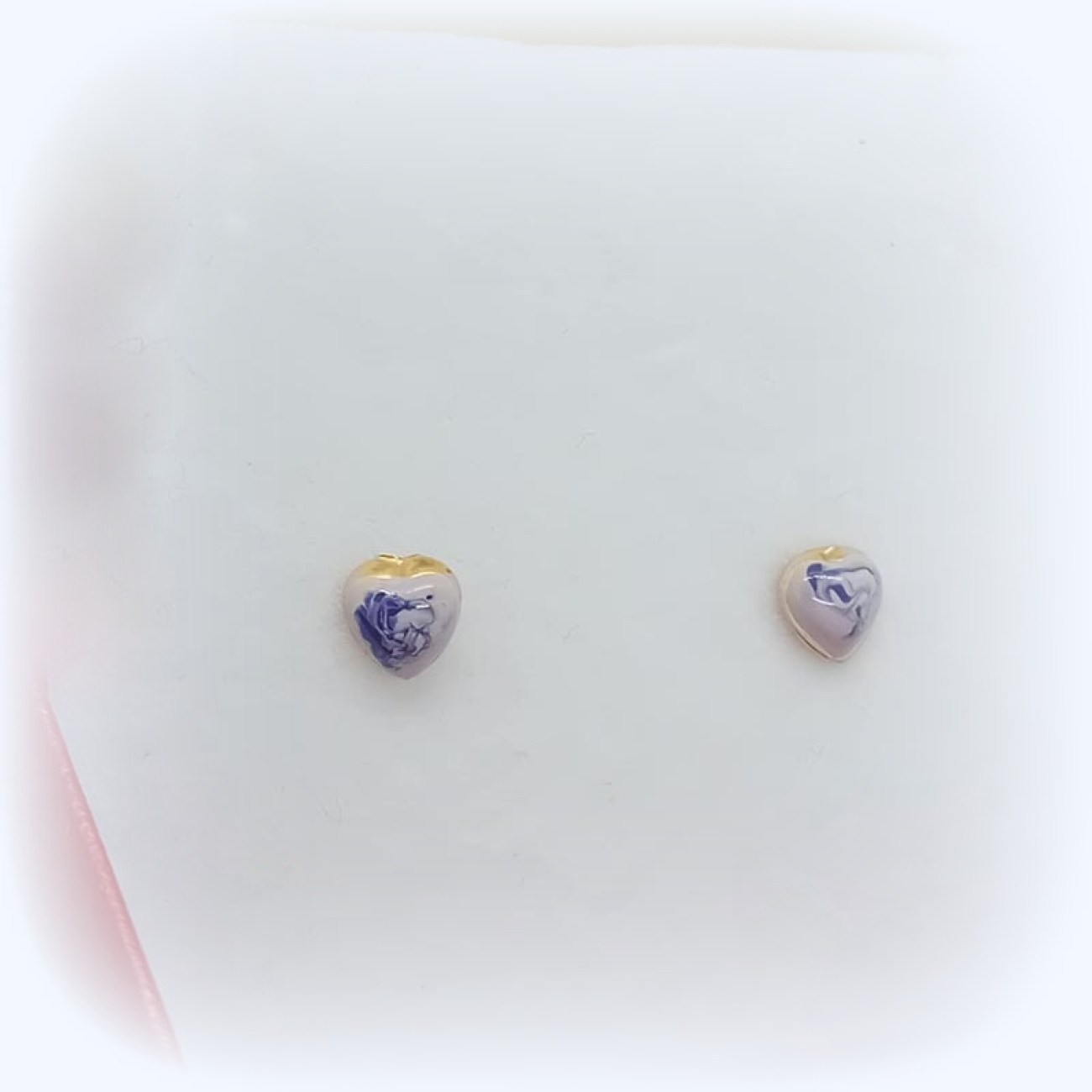 Χρυσά σκουλαρίκια Κ14 καρδιά με μωβ σχέδια