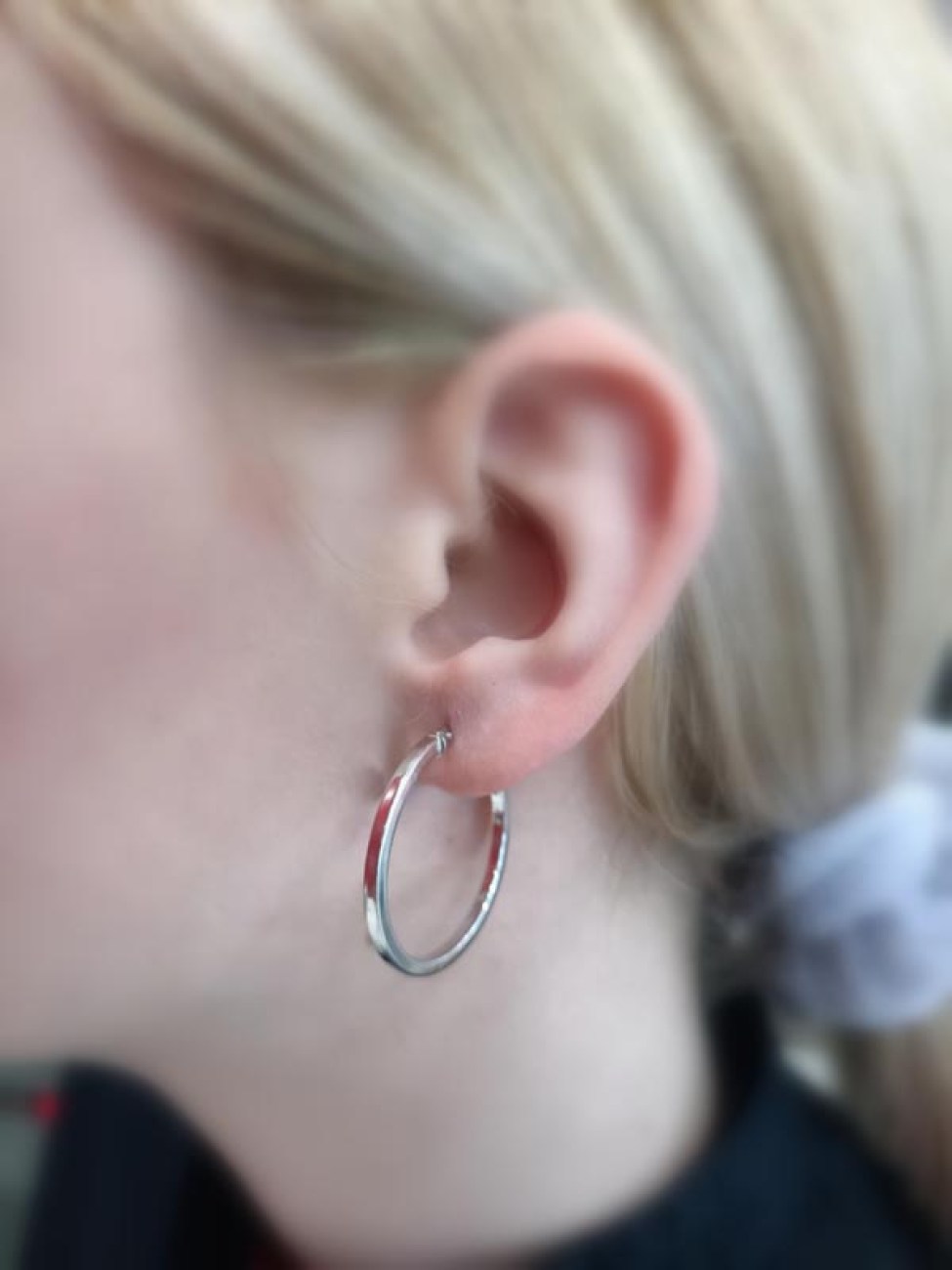 Λευκόχρυσα σκουλαρίκια κρίκοι πλακέ Κ14 