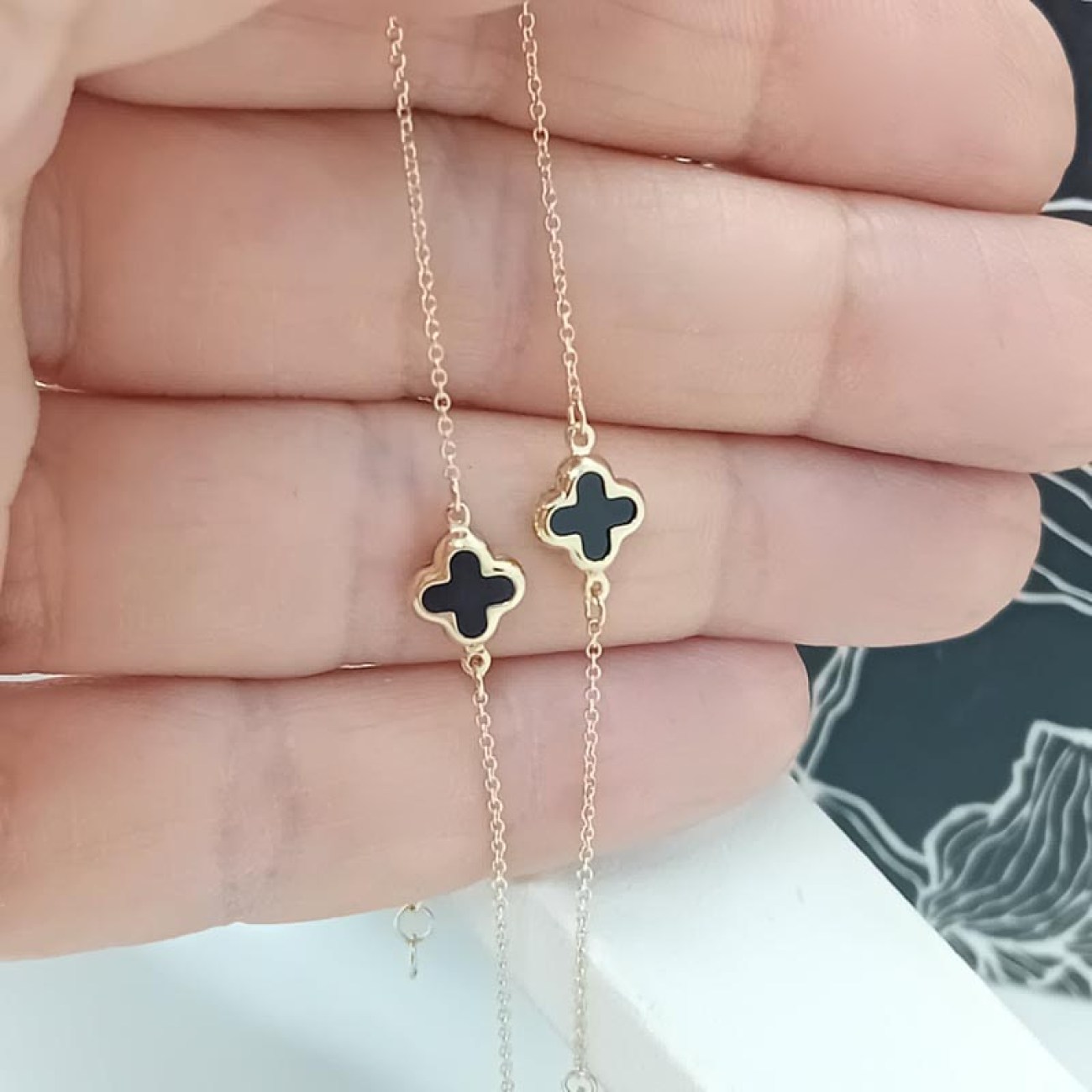 ΧΡΥΣΟ ΚΟΛΙΕ τύπου van cleef με μαύρα σταυρουδάκια