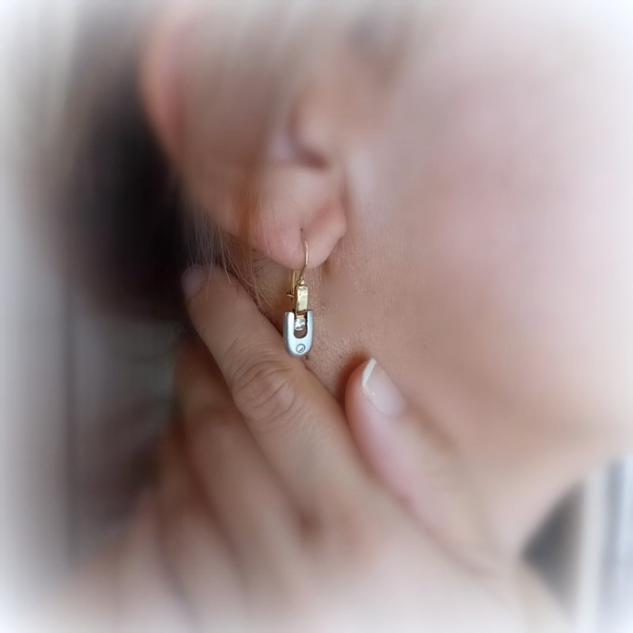 Χρυσά-λευκόχρυσα σκουλαρίκια ΜΑΚΡΙΑ 