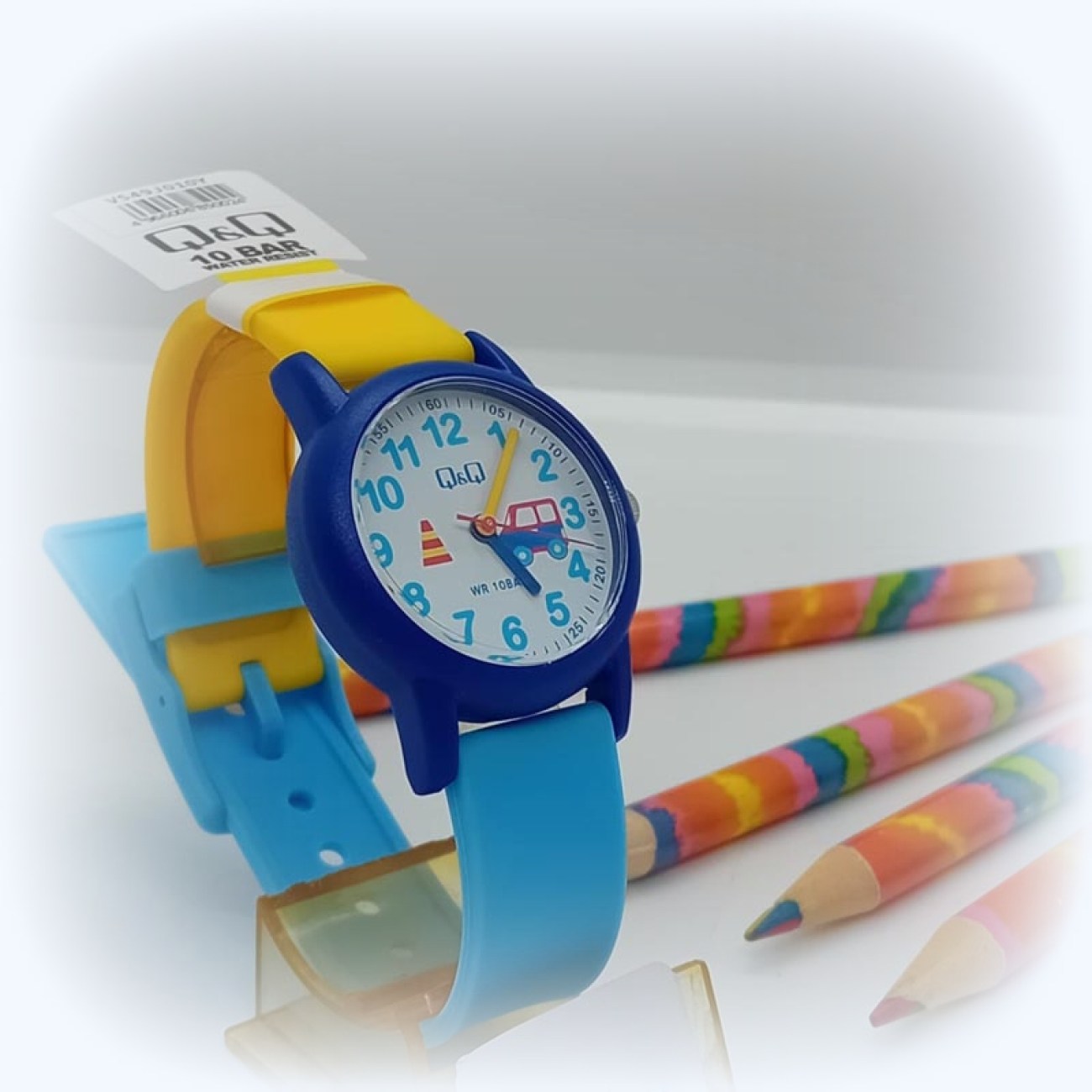 ΠΑΙΔΙΚΟ ΡΟΛΟΙ Q&Q για αγοράκι μπλε-κίτρινο με αυτοκινητάκι