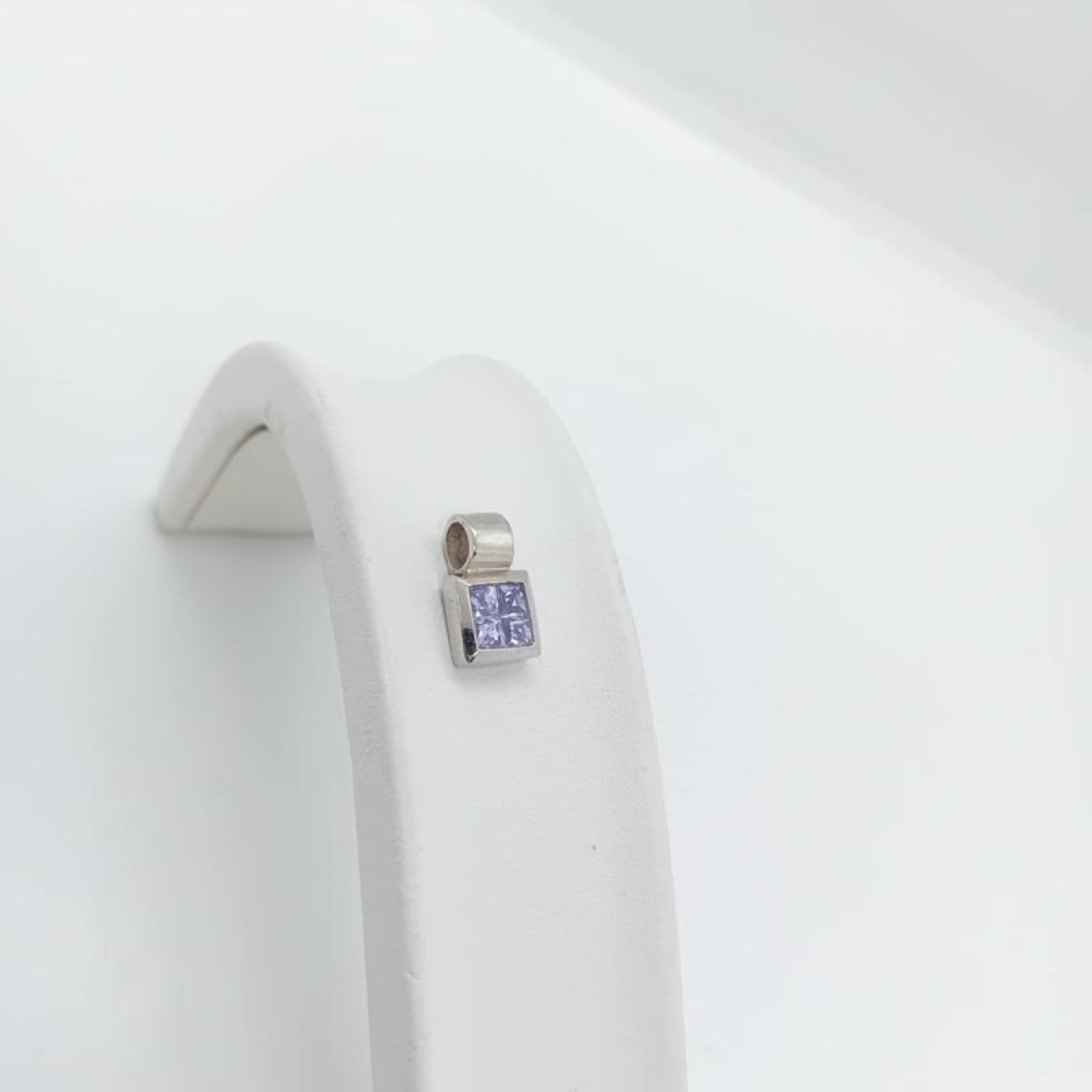 Λευκόχρυσο τετράγωνο μενταγιόν λιλά ζιργκόν 14 ΚΑΡΑΤΙΑ