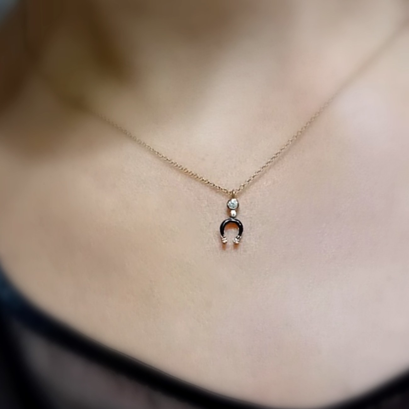 Χρυσό κολιέ Κ9 ζιργκόν πέταλο