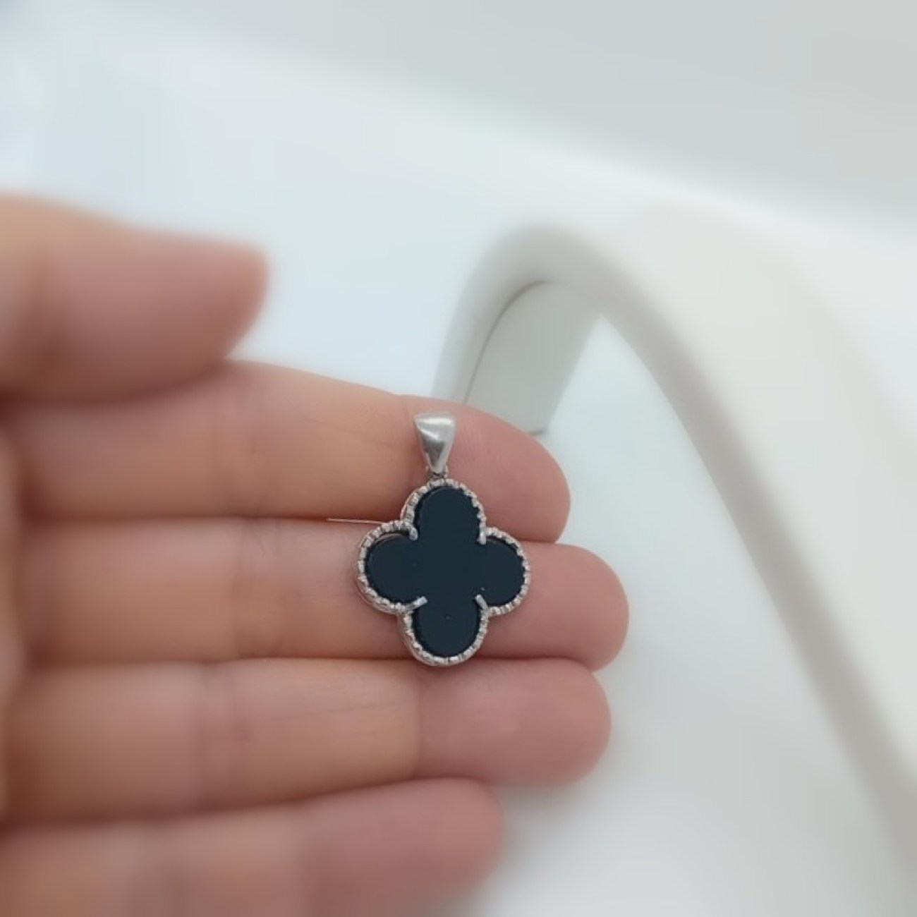 Ασημένιος σταυρός black beauty