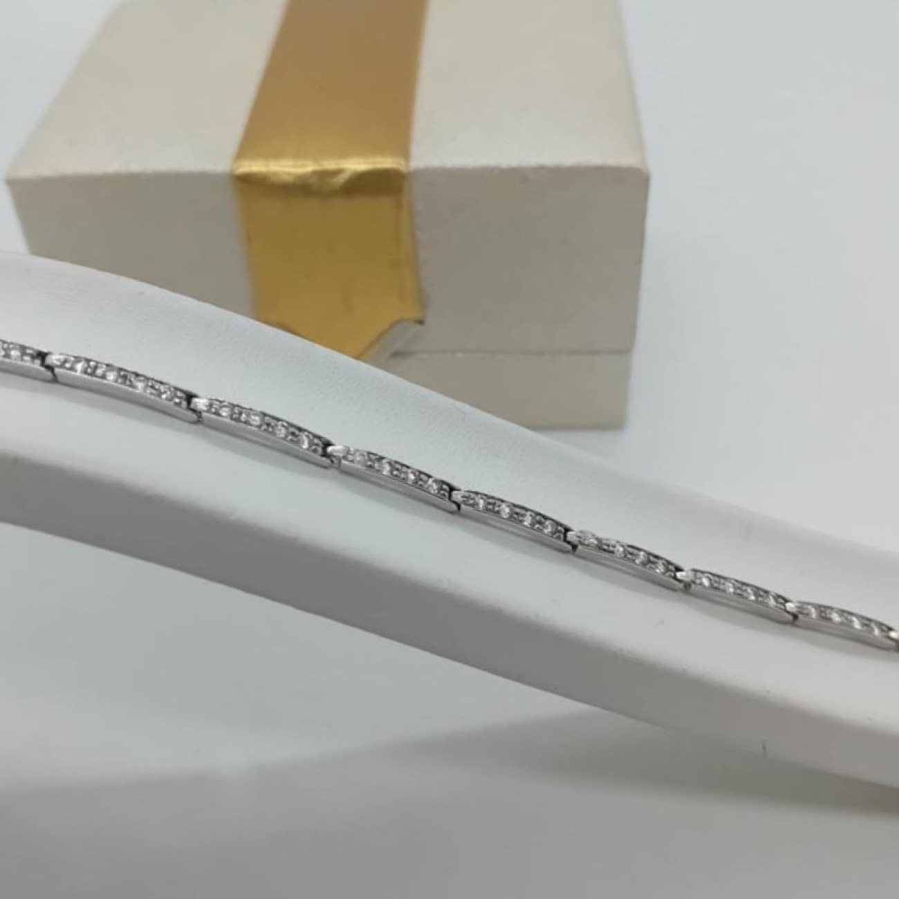 Λευκόχρυσο βραχιόλι λεπτή ριβιέρα Κ14 ζιργκόν