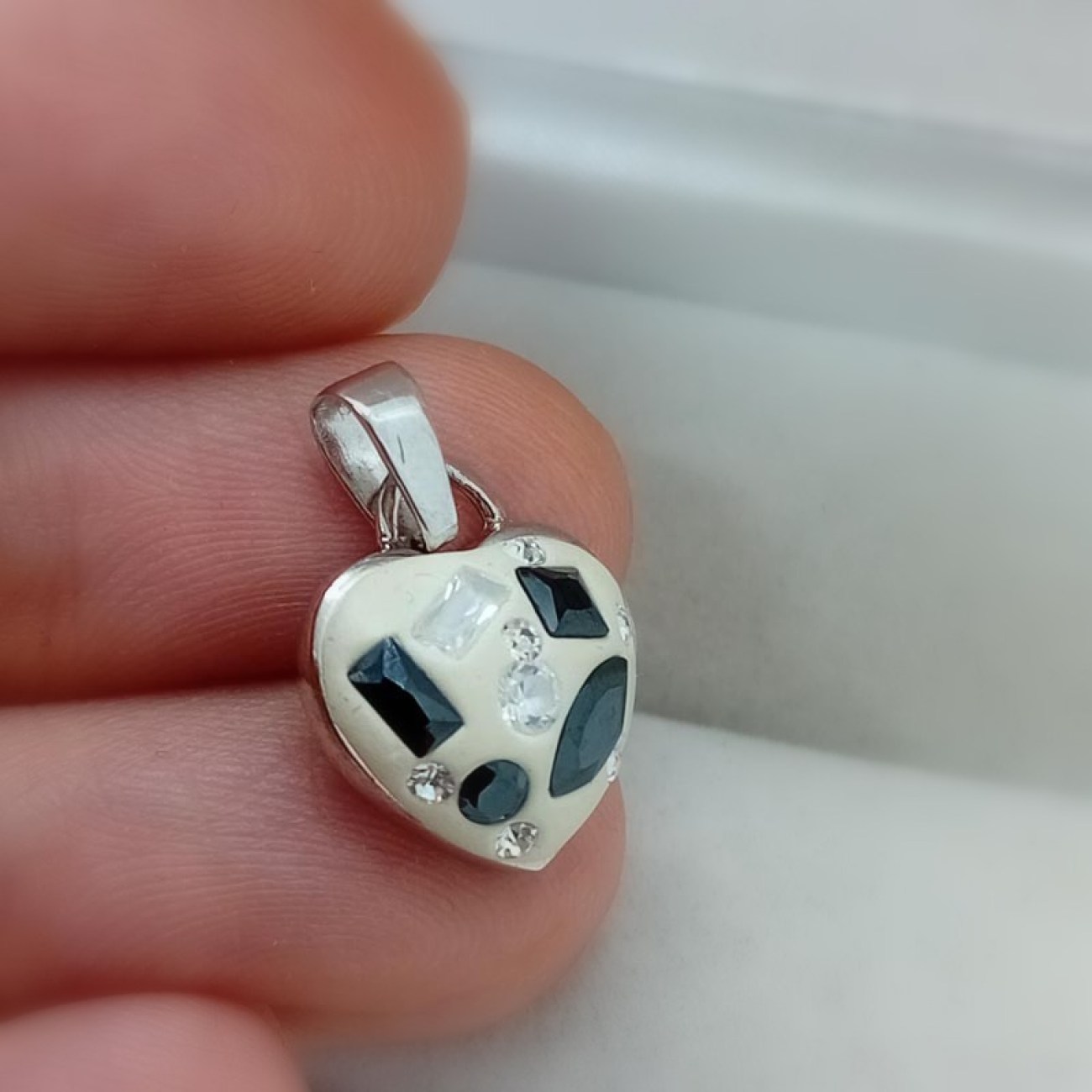 e4f710f0-665b-4953-976f-036bad851ac5