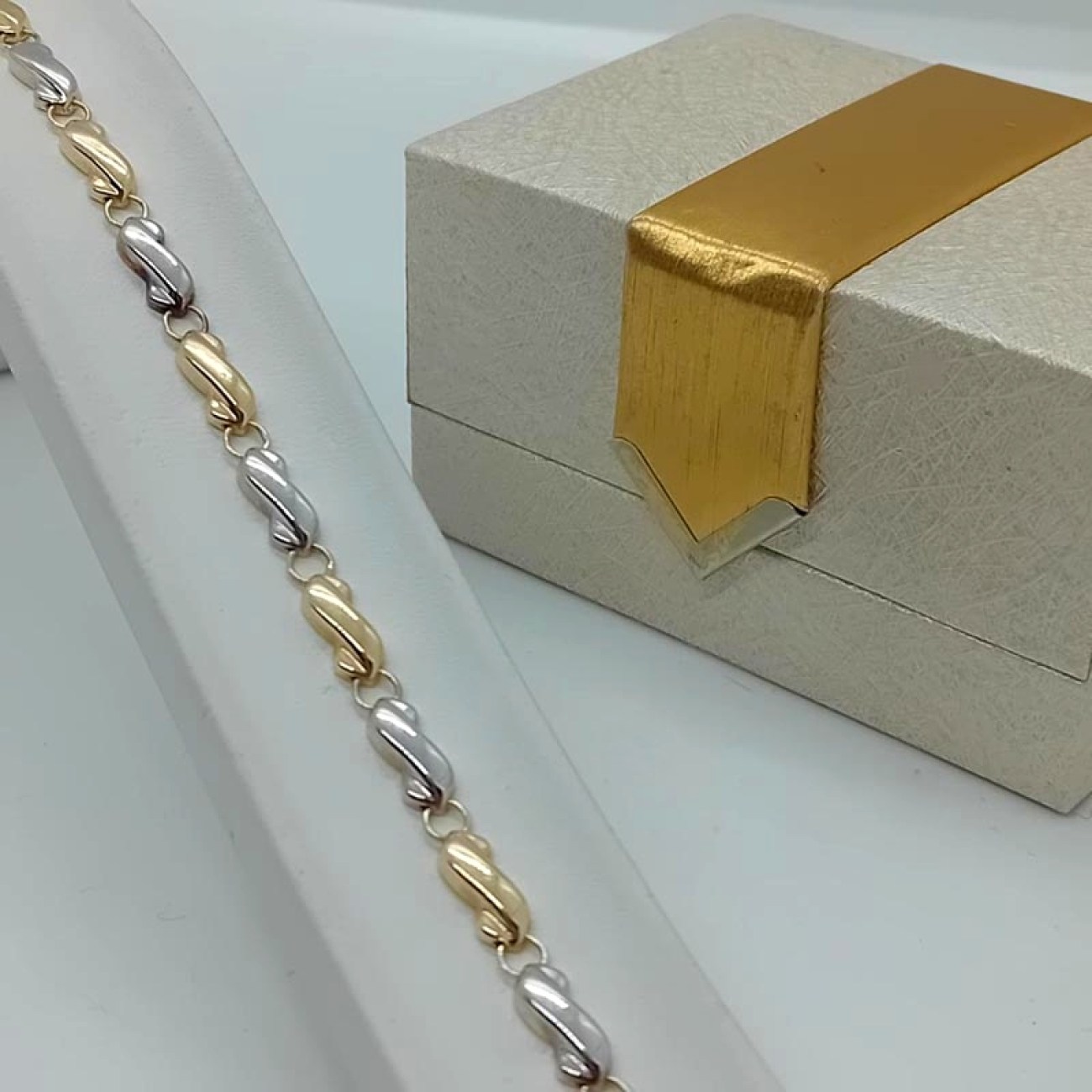 Χρυσό-λευκόχρυσο βραχιόλι αλυσίδα με κυματάκια Κ14  