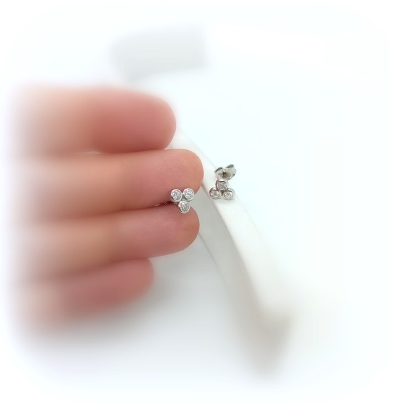 Σκουλαρίκια λευκόχρυσα Κ14 με 3 ζιργκόν