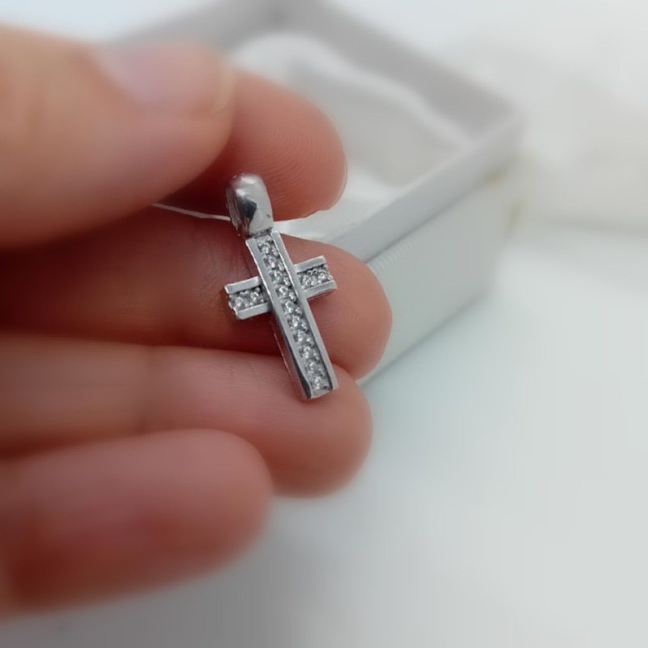 ΣΤΑΥΡΟΣ διακοσμημένος με λευκά ζιργκόν