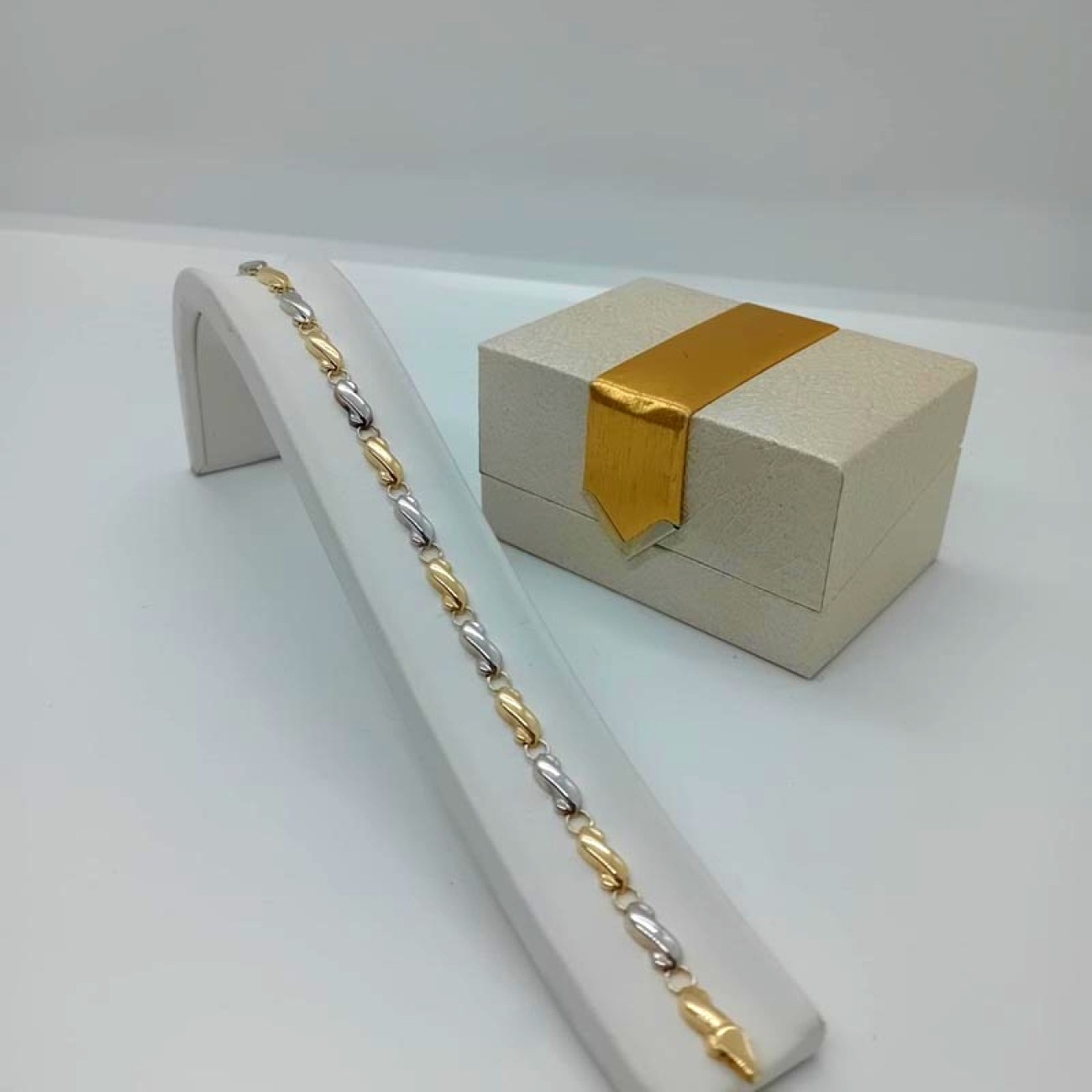 f85cb3ff-3765-4971-9fed-aaac052f1145