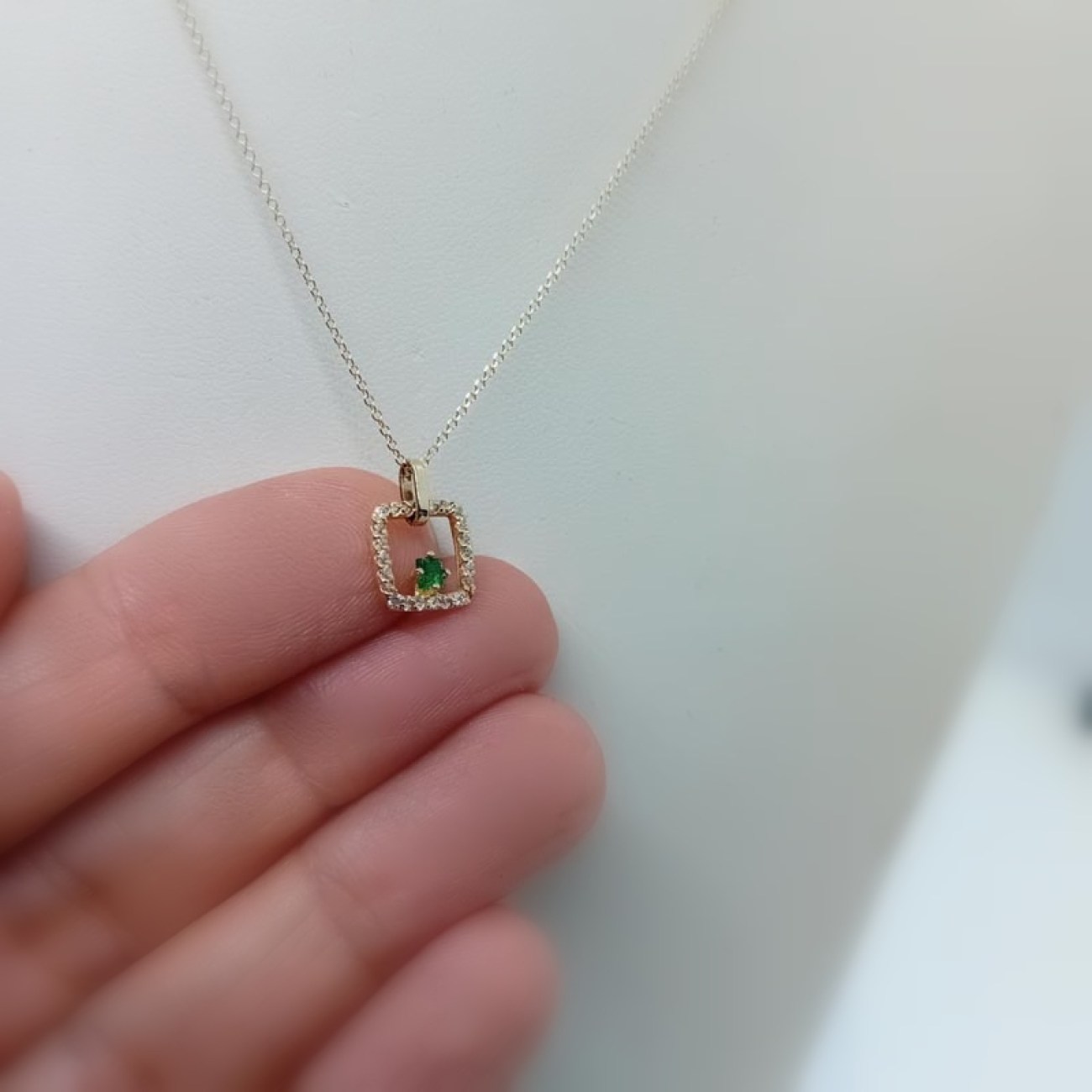 Χρυσό κολιέ τετράγωνο μοτίφ με μπλε ζιργκόν